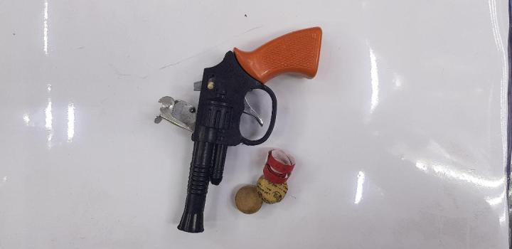 Roll%20Caps%20Toy%20Guns%20Big%20With%20Roll%20Caps%20-%20Image%203