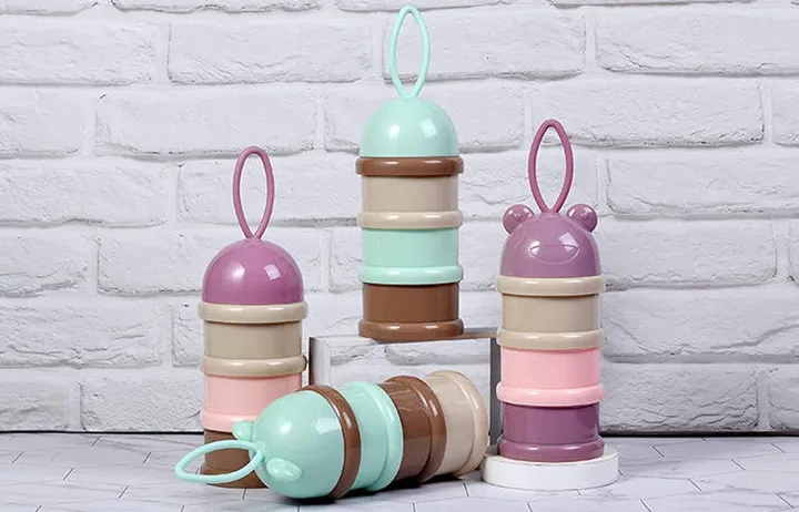 Portable%20Baby%20Food%20&%20Milk%20Powder%20Container%20%7C%20BPA%20Free%203%20Separate%20Layers%20of%20Storage%20for%20Different%20Items%20%7C%20%20With%20Milk%20Powder%20Funnel%20Dispenser%20-%20Image%205