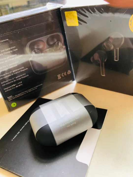 Apple%20Airpods%20Pro%20Gen%202%20Matt%20Black%20Edition%20-%20Image%208