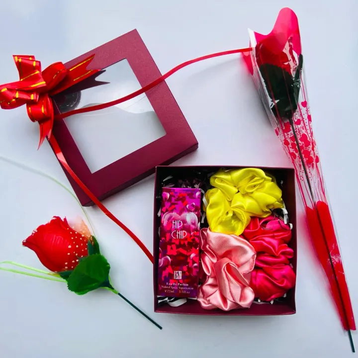 Gift%20Box%20Women's%20Valentines%20Day%20Gift%20Pack%20for%20Girlfriend%20Wife%20Fiance%20Mother%20Sister%20Beautiful%20Basket%206pcs%20Lady's%20Items%20Decorated%20Gift%20Box%20Rose%20Flower,%20Perfume,%203%20Scrunchies,%20Free%20Lolipop%20Customized%20Valentine,%20Birthday,%20Anniversary%20Gift%20-%20Image%204