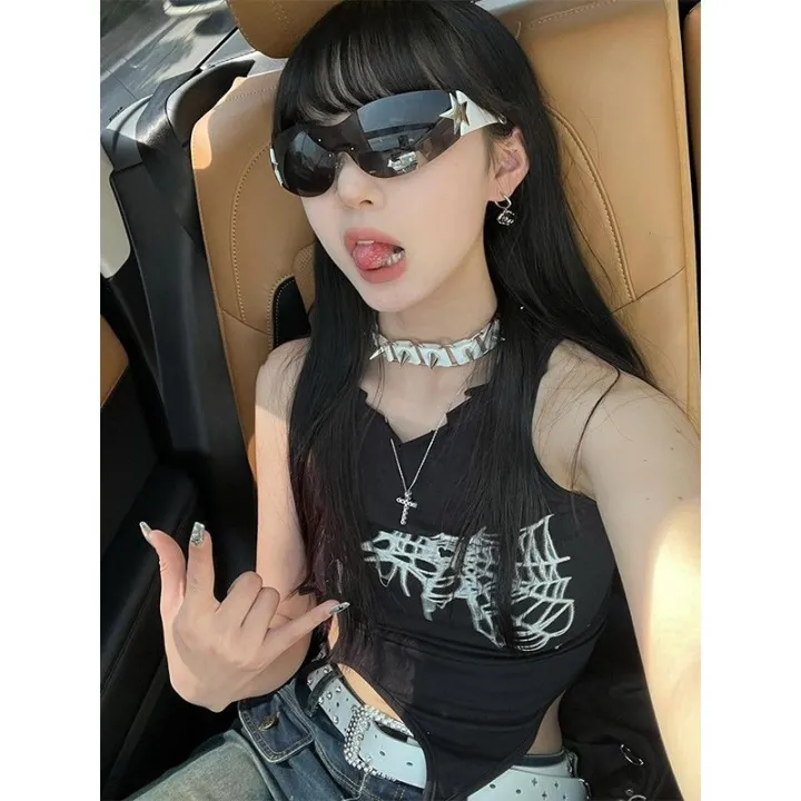 High-End%20Design%20Lace-up%20American%20Vintage%20Punk%20Style%20Sleeveless%20Cold-Shoulder%20Camisole%20Niche%20Asymmetric%20Top%20for%20Women%20-%20Image%204