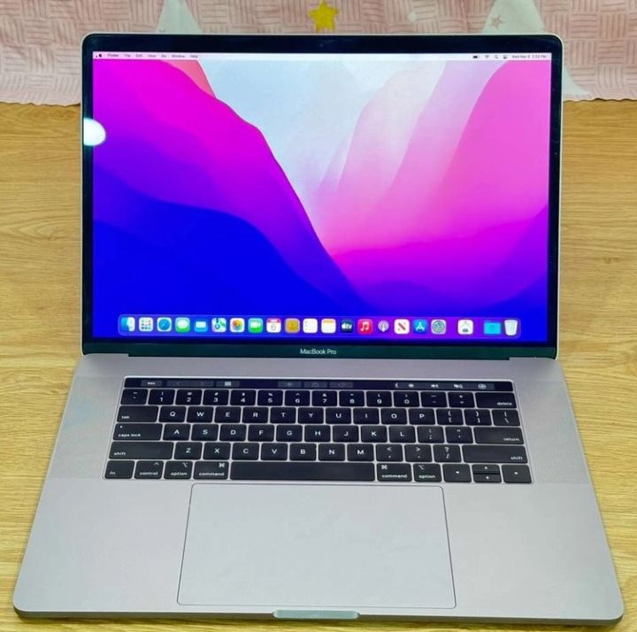 Apple%20MacBook%20Pro%2015inch%20/%2013inch%20%20i7/15%20%2016GB%20RAM%20500GB%20SSD%20with%20touchbar%20-%20Image%208