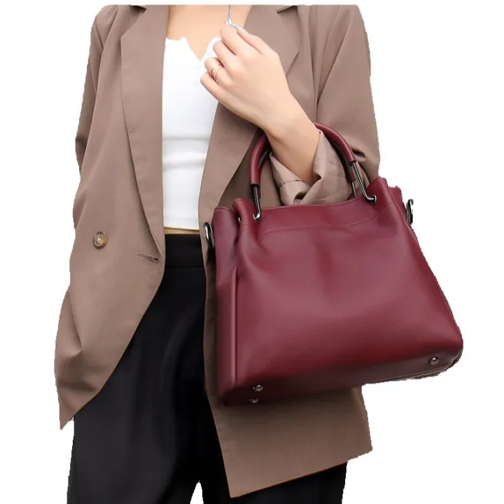 ladies%20Hand%20bag%20with%20Gold%20Hand%20with%202way%20Handle%20-%20Image%207