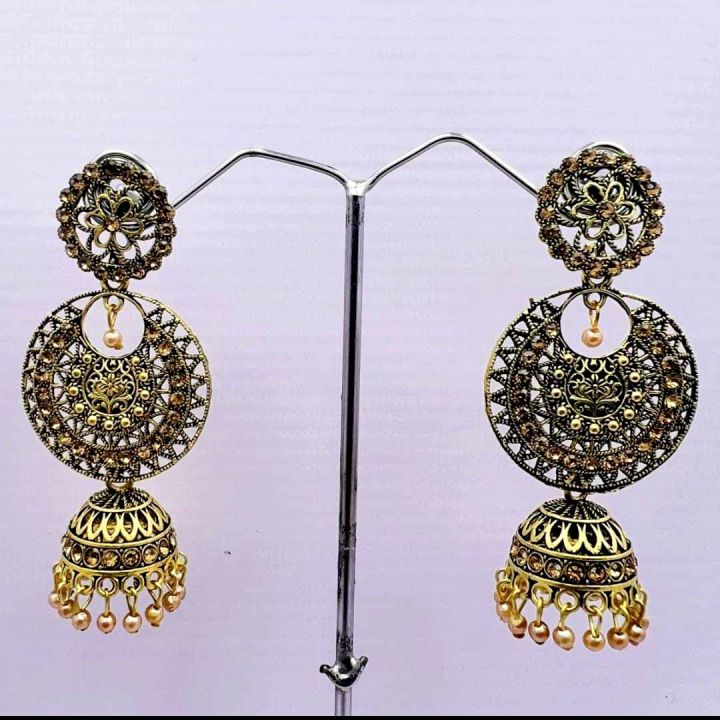 Dull%20gold%20earing%20Fashion%20Bollywood%20Traditional%20Indian%20Wedding%20Jumkaana%20jimikki%20Earrings%20with%20white%20pearl%20for%20women/girls%20-%20Image%203
