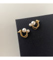 Women's French High-end Temperament Pearl Stud Earrings Fashion Female Retro Light Luxury Hoop Earrings. 