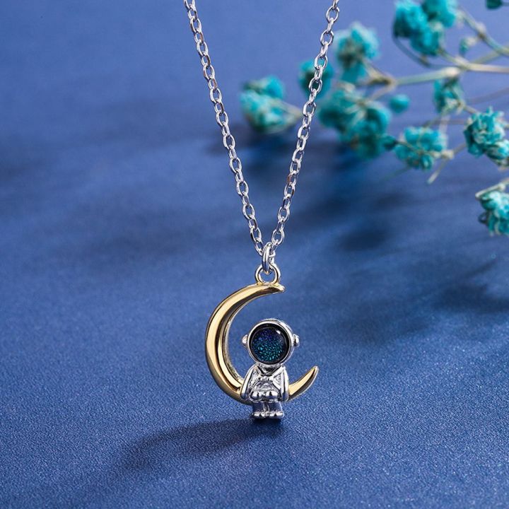 Elegant%20Friendship%20Pendant%20For%20Women%20Men%20Moon%20Astronaut%20Spaceman%20Fashion%20Jewelry%20Couples%20Necklace%20Choker%20-%20Image%204