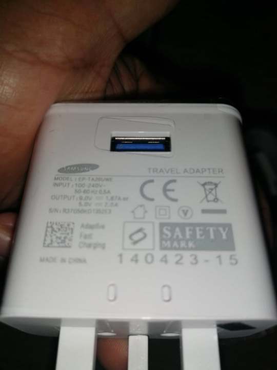 Samsung%20micro%20USB%20Fast%20Charger%20-%203%20pin%20Dock%20-%201.2M%20Fast%20charging%20support%20cable%20-%20Image%206