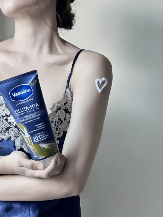 Vaseline%20Gluta%20-%20Hya%20OverNight%20Radiance%20Repair%20Serum%20Burst%20Body%20Lotion%20Size%20-%20300ml%20-%20Image%208