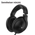 Sennheiser HD620S с закрытыми проводными наушниками. 