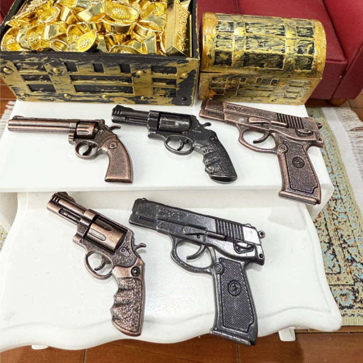 1/12 Dollhouse Mini Revolver Shooting Toy Dollhouse Figurines Soldier Scene Decoration Accessories Dolls House Photo Props