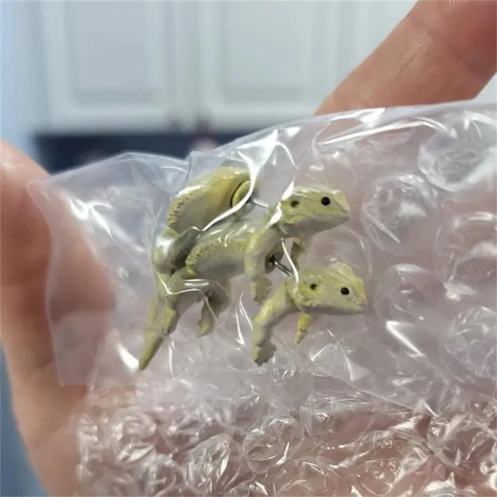 Miniature%20size%20Lizard%20ear%20studs%20Colorful%20enamel%20Reptile%20enthusiasts%20Beautifully%20crafted%20Sterling%20for%20Reptile-themed%20events%20wear%20Statement%20jewelry%20-%20Image%203