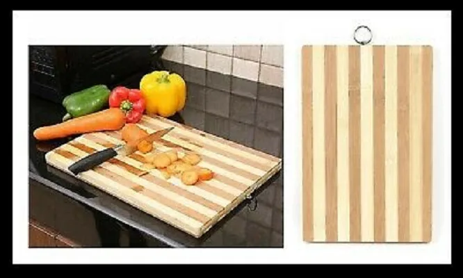 Tang%20Shi%20Kitchenware%20Bamboo%20Cutting%20Board%20With%20Metal%20Hook%20-%20Image%204