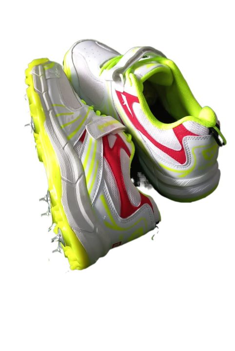 Winmark%20ProTrax%20Cricket%20Spikes%20-%20Image%202