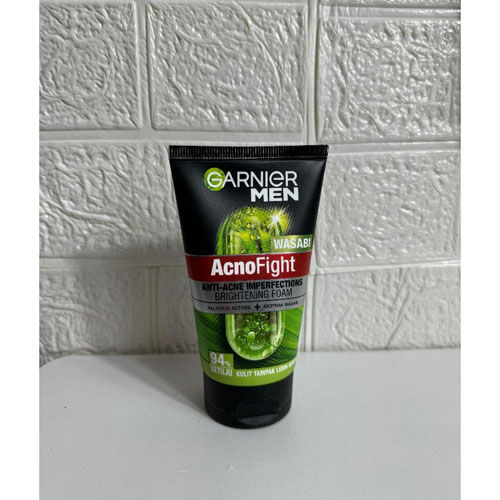 Men AcnoFight Wasabi Brightening Foam Facial Cleanser Gar-nier 100ml ina pakistan