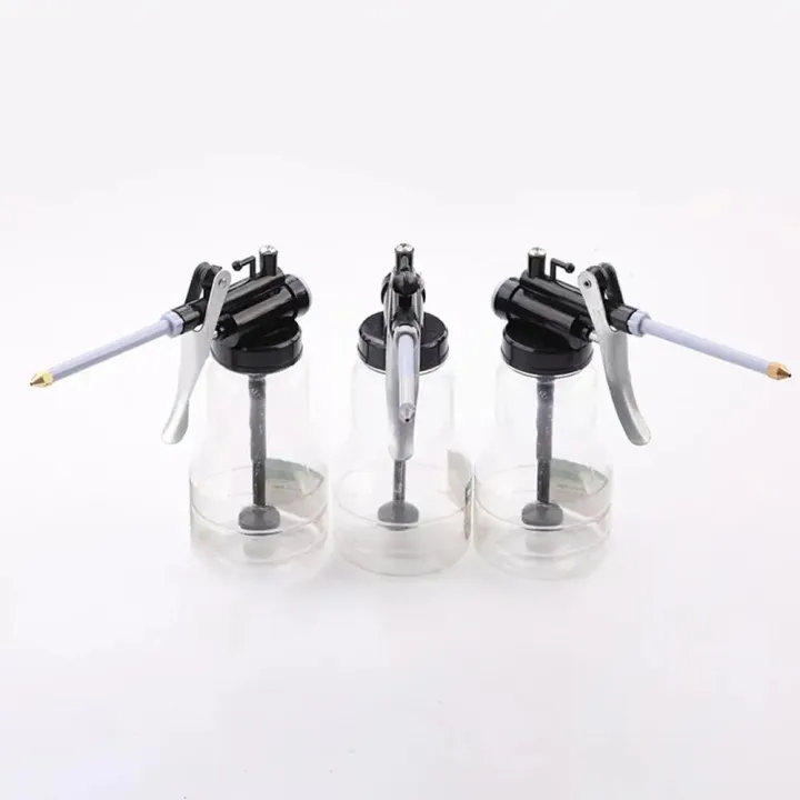 250ML%20Transparent%20High%20Pressure%20Pump%20Oiler%20Lubrication%20Oil%20Can%20Plastic%20Machine%20Oil%20Pot%20Extended%20Hose%20Oil%20Filling%20Equipment%20-%20Image%204