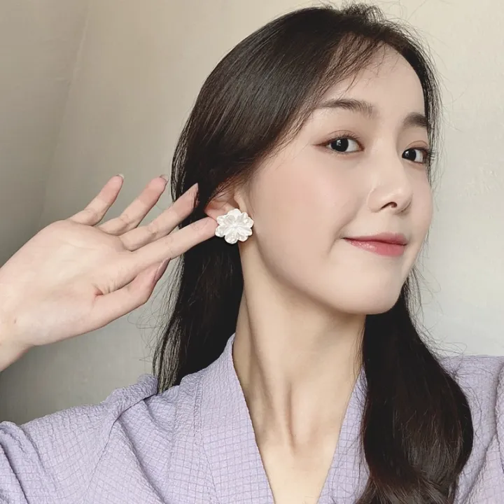 1Pair%20Personality%20Romantic%20White%20Flower%20Stud%20Earrings%20Temperament%20Sweet%20Simple%20Statement%20Earring%20Aesthetic%20Jewelry%20Luxury%20Gift%20-%20Image%205