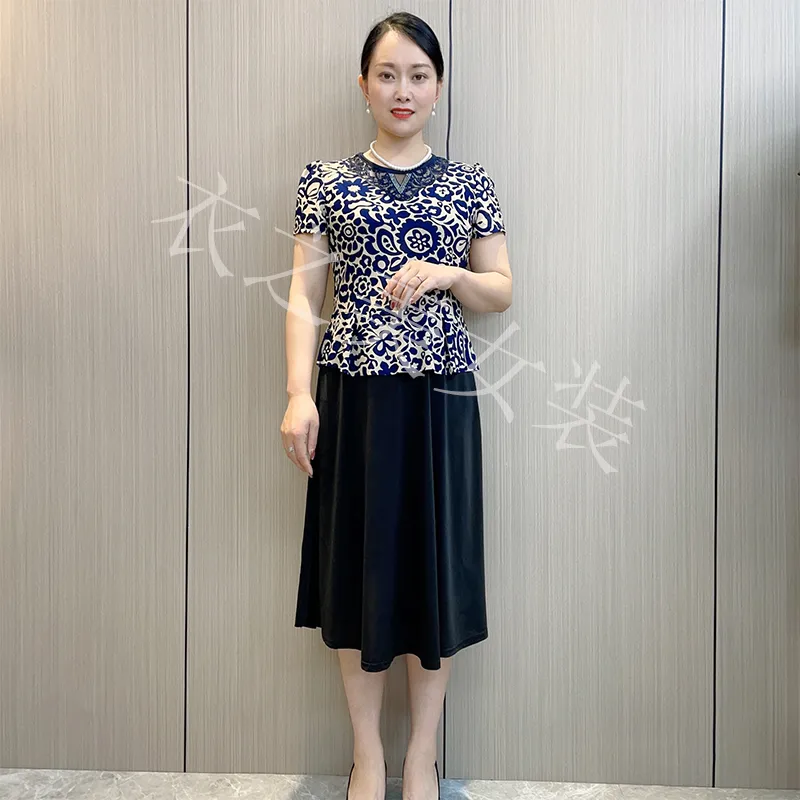 Western Style Mom Wear Summer New round Neck Rhinestone Slimming