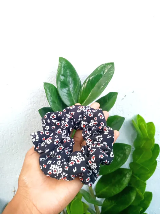 Floral%20printed%20scrunchies%20,%20unique%20girl%20hair%20accessories%20,%20hair%20and%20hand%20scrunchies%20,%20new%20scrunchie%20styles%202024%20-%20Image%202