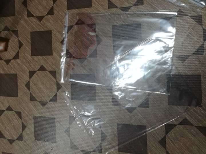 100pcs%209.5x12"%20Transparent%20Polythene%20T%20Shirt%20Packing%20Bag%20with%20Self%20Sticker%20-%20Image%202