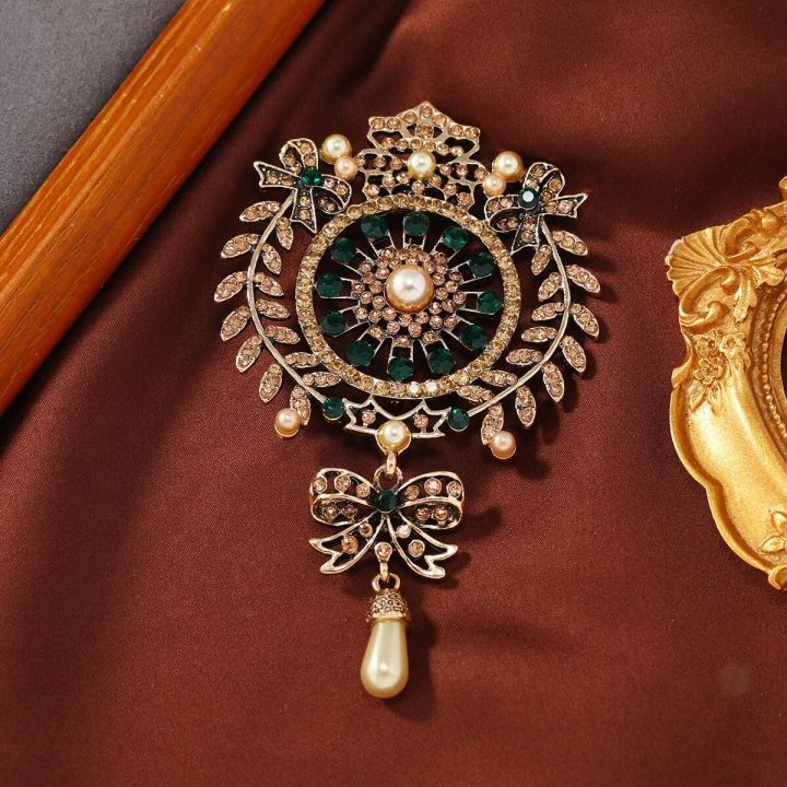 Exaggerated%20Vintage%20Women%20Luxury%20Baroque%20Pendant%20Rhinestone%20Large%20Brooches%20Pins%20Retro%20Middle%20Style%20Lady%20Party%20Banquet%20Badges%20Pin%20-%20Image%206