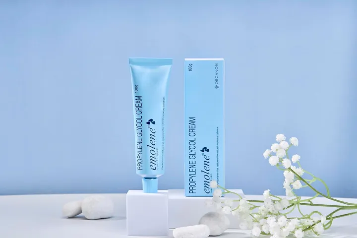 Emolene%20-%20Moisturizing%20Cream,%20Hydronourish%20Dry%20Skin,%20Restores%20Moisture%20Balance,%20Smoothens%20Skin,%20Non-Greasy,%20Non-Comedogenic,%20Hypoallergenic,%20Fast%20Absorbing,%20Anti-Aging,%20Deep%20Hydration,%20Lightweight,%20Suitable%20for%20All%20Skin%20Types%20for%20Men%20and%20Women,%20100%20grams%20-%20Image%204