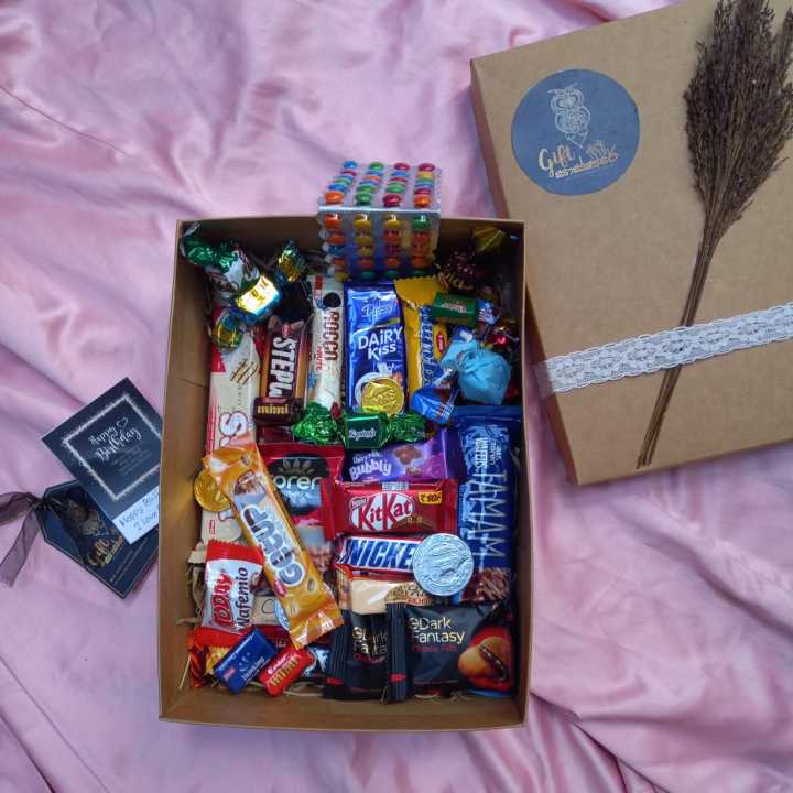 Chocolate%20Gift%20box%20for%20your%20lover%20anniversary%20/%20birthday%20/%20Valentine%20-%20Image%203