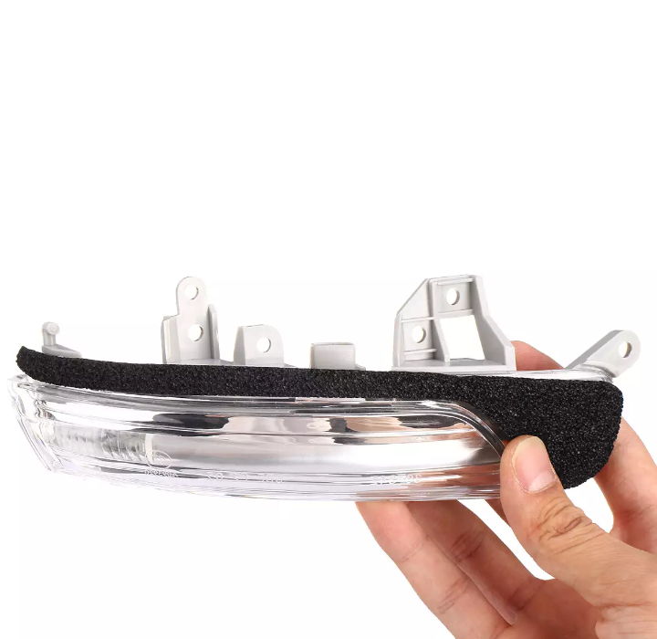 Prius%20mirror%20winker%20light%20(Right-%20Driver%20Side)%20-%20Image%204