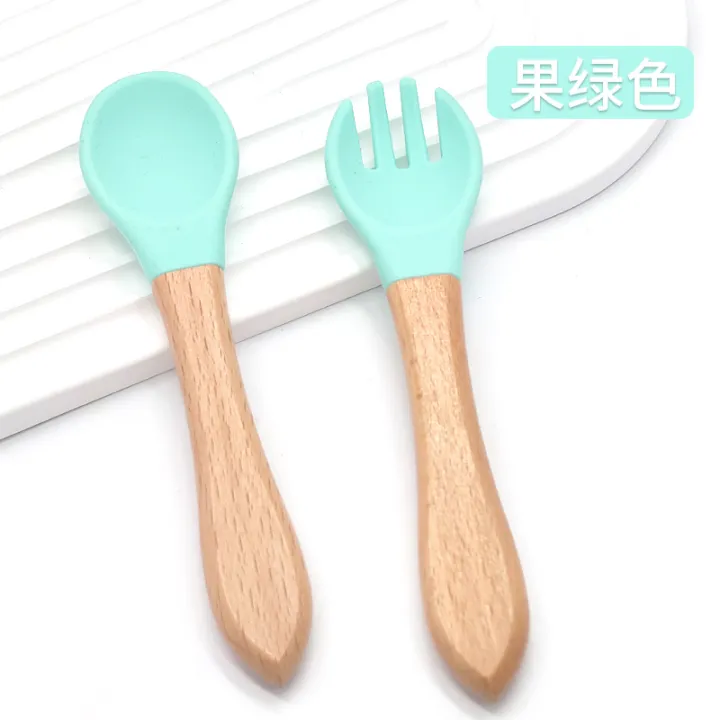 Children's%20Silicone%20Spoon%20with%20Wooden%20Handle%20Food%20Grade%20Soft%20Rubber%20Baby%20Feeding%20Tableware%20Can%20Bite%20Spork%20-%20Image%209