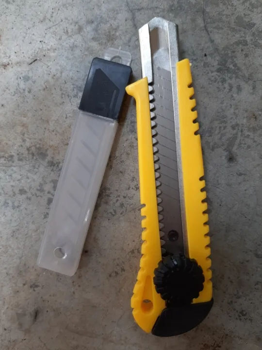 Heavy%20Duty%20Sharp%20Blade%20Cutter%20Shippers%20Carpenter%20Knife.03%20Extra%20blade%20With%20Box%20-%20Image%202