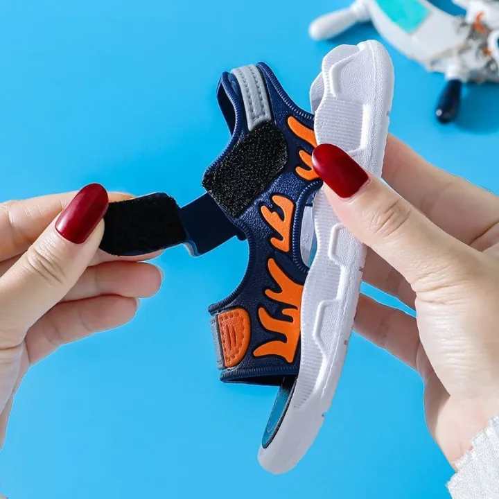 Boys%20sandals2023New%20Summer%20Trendy%20Men's%20Sandals%20Middle,%20Small%20and%20Older%20Children%20Non-Slip%20Soft%20Bottom%20Korean%20Boys%20Beach%20Shoes%20-%20Image%207