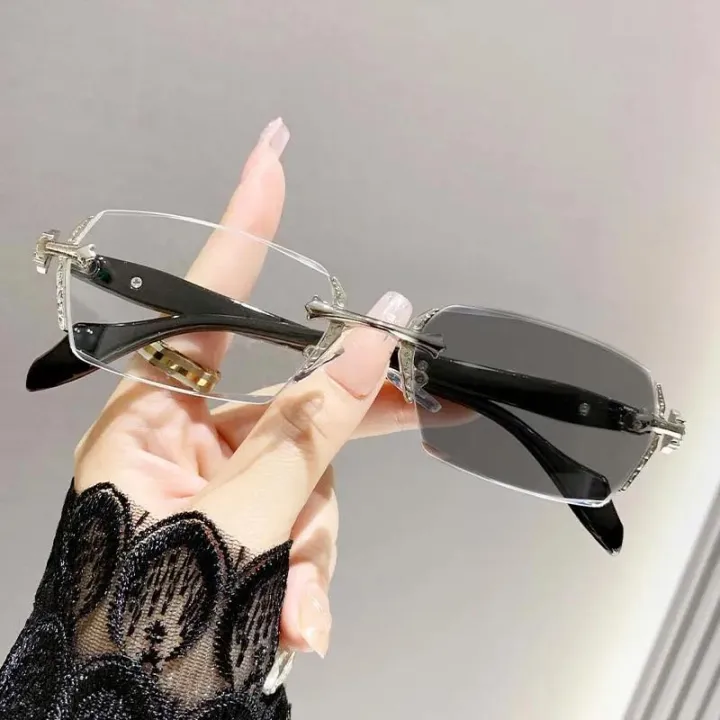 Color%20Changing%20Frameless%20Reading%20Glasses%20Cut%20Edges%20Photochromic%20Anti%20Blue%20Light%20Metal%20High-definition%20Presbyopia%20Eyewear%20To%20+4.0%20-%20Image%202