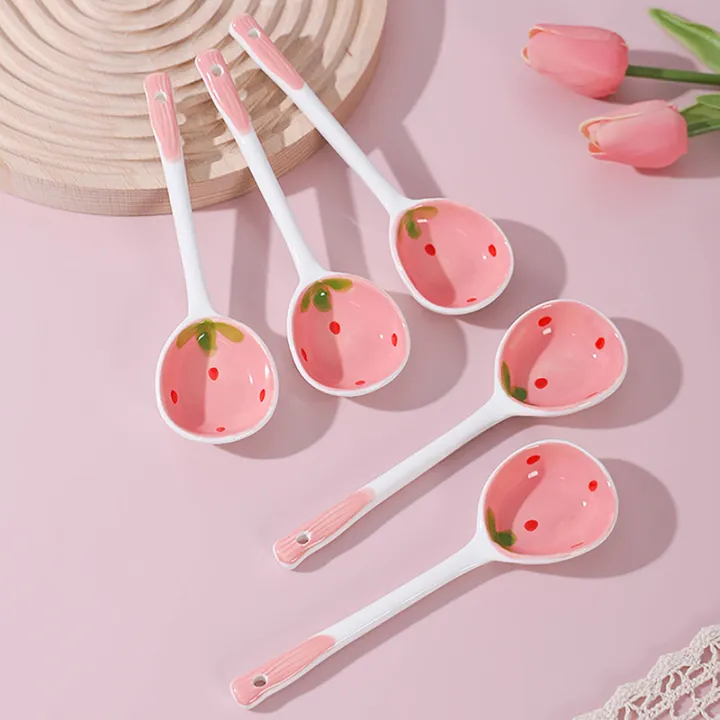 1Pc Cute Strawberry Ceramic Soup Spoon Ice Cream Hand Painted Coffee Dessert Long Handle Spoon Kitchen Tableware Accessories FUHENG