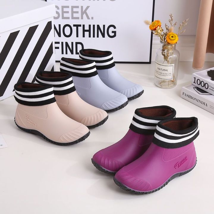 Short%20Fashion%20Non-Slip%20Rain%20Boots%20Rain%20Boots%20Women's%20Boots%20Kitchen%20Rain%20Boots%20Women's%20Waterproof%20Shoes%20Warm%20Cotton%20Winter%20Water%20Shoes%20-%20Image%204