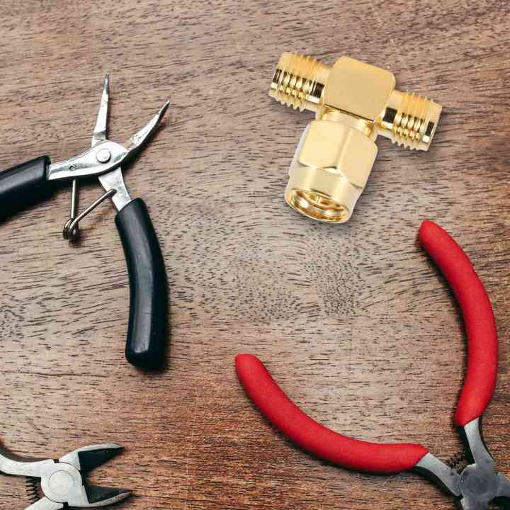 SMA%20Male%20to%20Two%20SMA%20Female%20Triple%20T%20RF%20Adapter%20Connector%203%20Way%20Splitter%20NEW%20-%20Image%206
