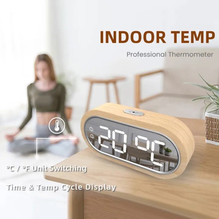 Beech%20wood%20dual%20alarm%20USB%20clock%20LED%20brightness%20-%20Image%205