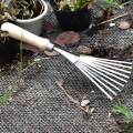 Garden Rake Wood Handle 9 Tooth Garden Hand Rake Garden Small Leaf Rake Metal Yard Rake for Flower. 
