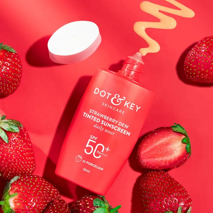 dot%20&%20key%20Strawberry%20Dew%20Tinted%20Sunscreen%20(Porcelain%2001)%20SPF%2050+%20%20PA+++%20-%20Image%204