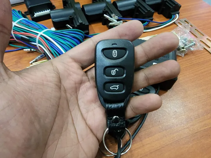 Maruti%20Car%20%20Central%20Locking%20Door%20Motor%20Set%20With%20Remote%204%20Door%20Motors%20With%20Hi%20Quality%20Remote%20With%20Brake%20Lock%20-%20Image%204