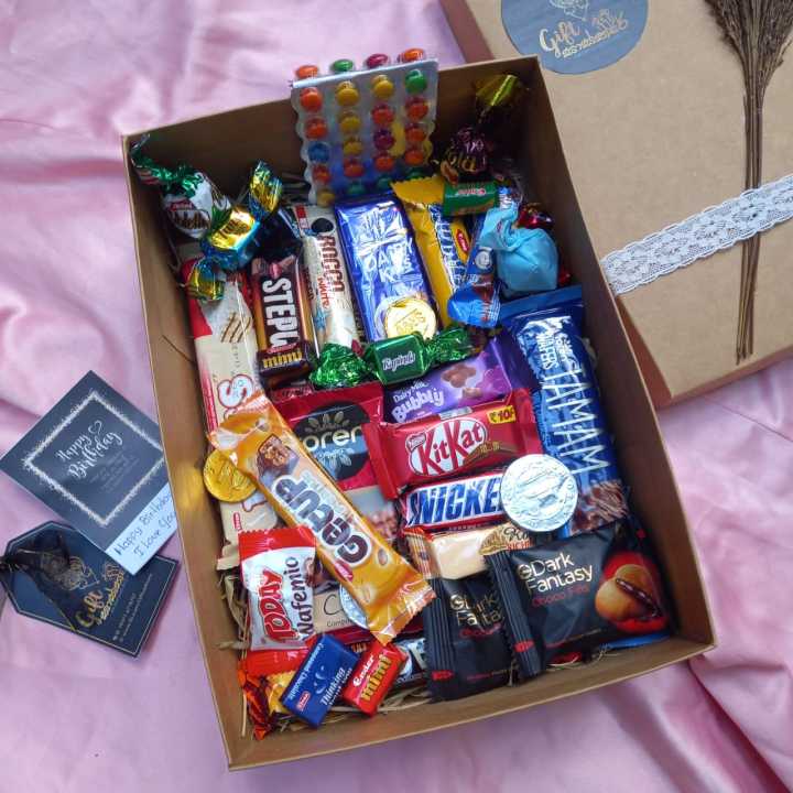 Chocolate%20Gift%20box%20for%20your%20lover%20anniversary%20/%20birthday%20/%20Valentine%20-%20Image%204