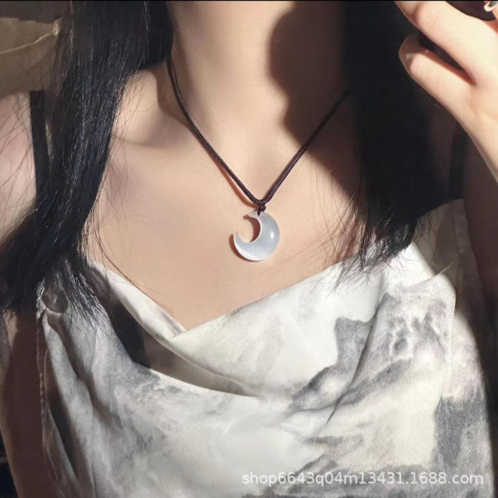 %E3%80%90New%20arrival%E3%80%91The%20same%20small%20cute%20fairy%20moon%20necklace%20girlfriends%20crescent%20pendant%20clavicle%20chain%20female%20resin%20crescent%20-%20Image%203