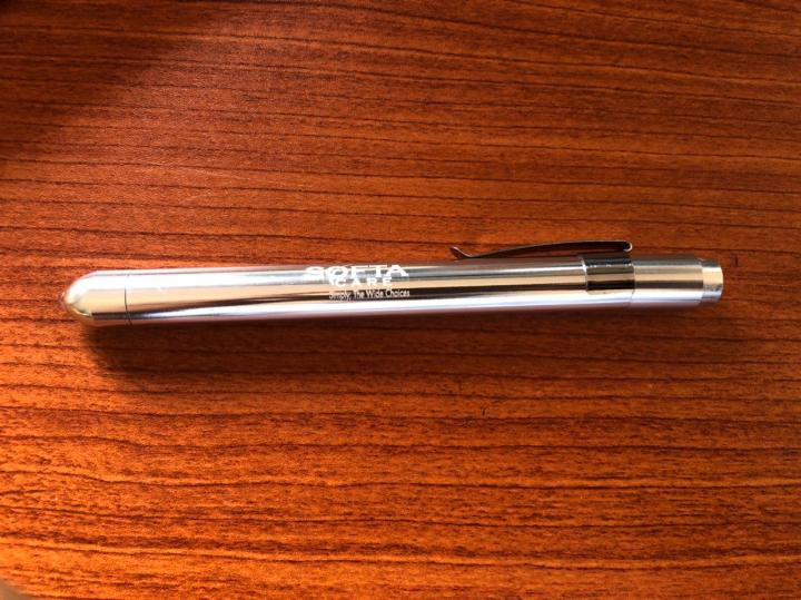 Medical%20Pen%20Lights%20for%20Nurses%20Doctors,%20Reusable%20LED%20Medical%20Penlight%20Flashlight%20with%20Pupil%20Gauge%20and%20Ruler,%20White%20Light,%20Silver%20-%20Image%207