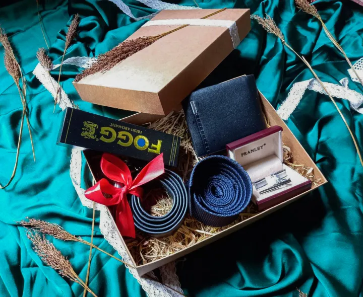 Gift%20Set%20Box%20For%20Men%20%20your%20Boyfriend%20Husband%20Friend%205%20In%20One%20-%20Image%204