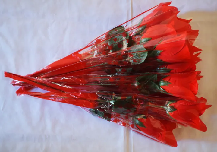 Love%20Rose%20Flower%20Gift%20Creative%20Single%20Stem%20Artificial%20Rose%20With%20Plastic%20Wrapping%20Soap%20Made%20Flowers%20Valentine's%20Day%20Gift,%20Birthday%20gift,%20Anniversary%20Gift,%20Birthday%20Party%20Decoration%20-%20Image%208