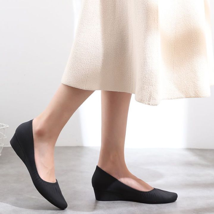 Pointed%20Low-Cut%20Rain%20Boots%20Women's%20Short%20Spring%20and%20Summer%20Low-Top%20Water%20Shoes%20Kitchen%20Household%20Waterproof%20Work%20Rubber%20Shoes%20Pumps%20Soft%20Bottom%20-%20Image%202