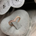 Ring Anti-rust Women V-shaped Rhinestone Ring. 