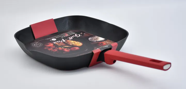 Black%20Grilling%20Pan%20With%20Red%20Handle%2026cm%20-%20Image%202