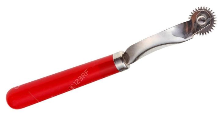 Tracing%20wheel%20for%20sewing%20pattern%20making%20-%20Image%203