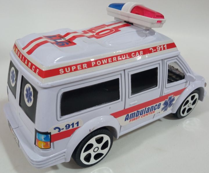 Friction%20Powered%20Rescue%20Ambulance%20Toy%20Emergency%20Vehicle%20for%20kids/%20Ambulance%20Medical%20Vehicles%20Toy%20-%20Image%205