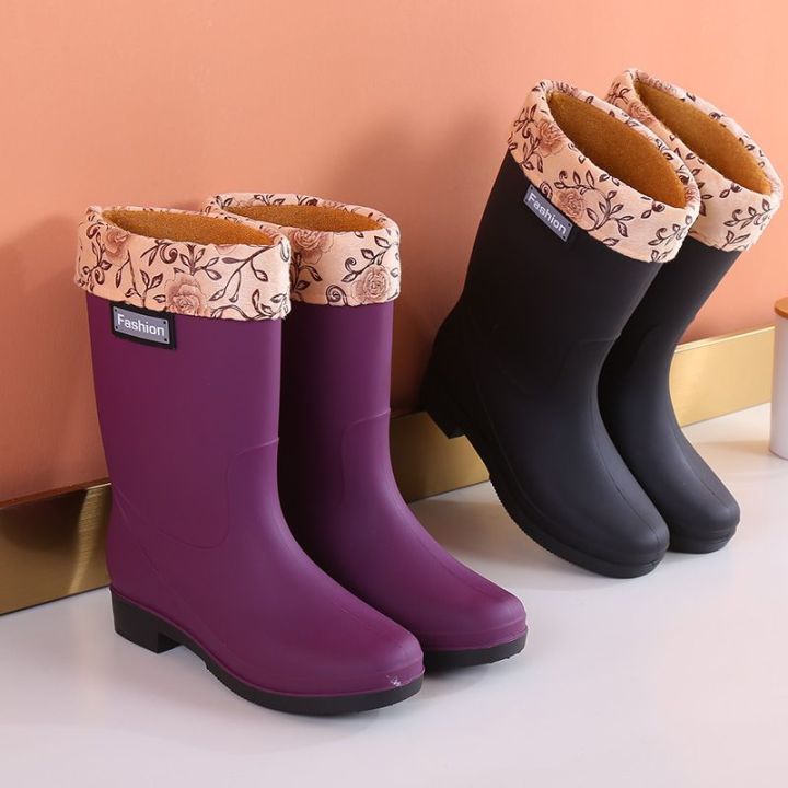 Mid-Calf%20Rain%20Shoes%20Women's%20Non-Slip%20Stylish%20Rubber%20Shoes%20Kitchen%20Short%20Soft%20Bottom%20Rain%20Boots%20Women's%20Car%20Wash%20Lightweight%20Rubber%20Shoes%20Summer%20-%20Image%204