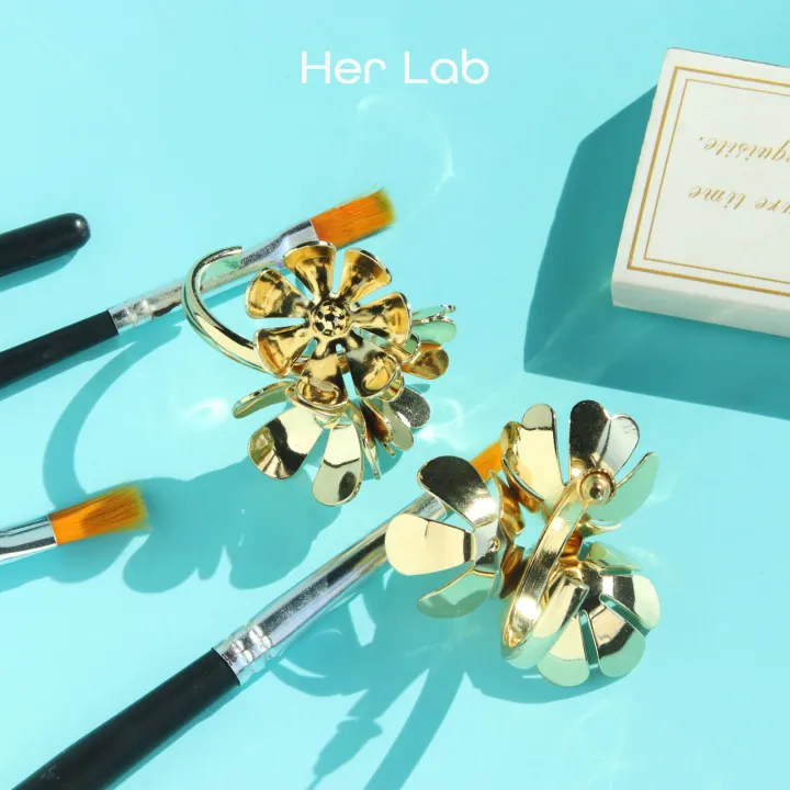 Her%20Lab%20Jewelry%20%7CAretes%20Vintage%20de%20Flor%20en%20Metal%20Dorado%20-%20Estilo%20Franc%C3%A9s%20y%20Elegante%20para%20Mujer%20-%20Image%206